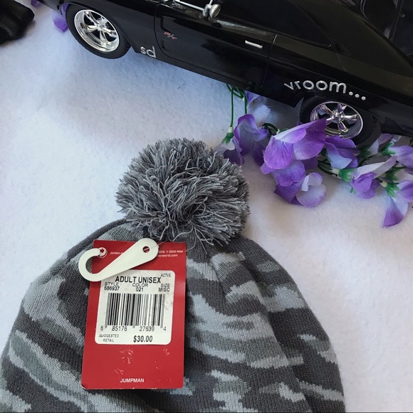 Jordan NWT Jumpman Beanie with Pom-Pom Unisex - Picture 6 of 6